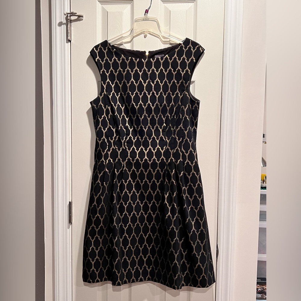 Vince Camuto Black and Gold Fit and Flare Dress w/ POCKETS - Size 14